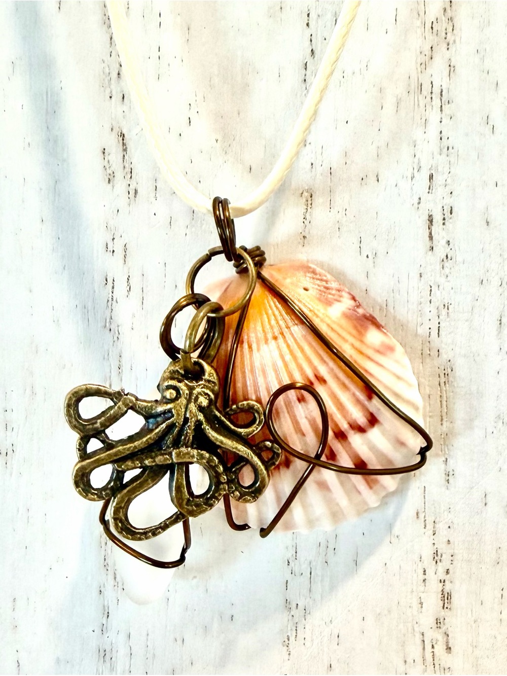 95. Fall Vibes!๐๐๐ Octopus Shell Pendant Necklace with frosted sea glass - Picture 2 of 2